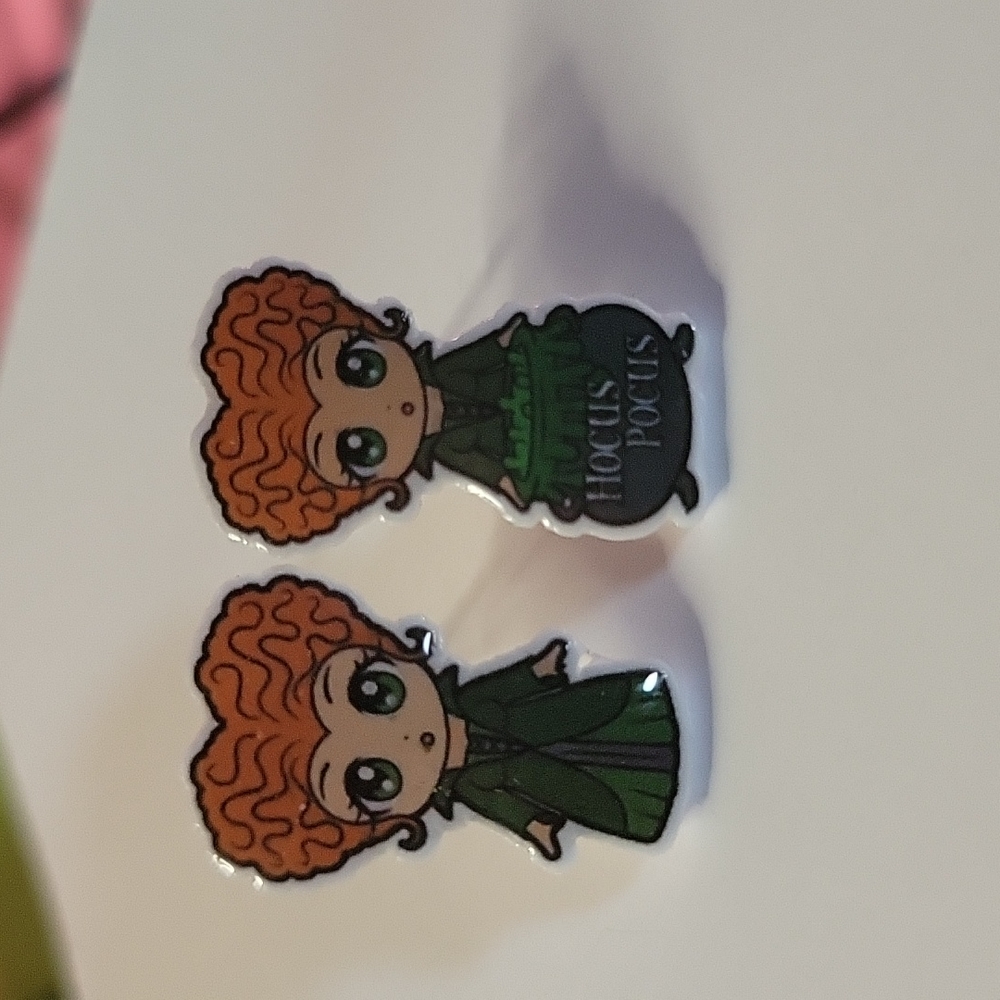Winifred Sanderson Stud Earrings, mismatched - Picture 5 of 8